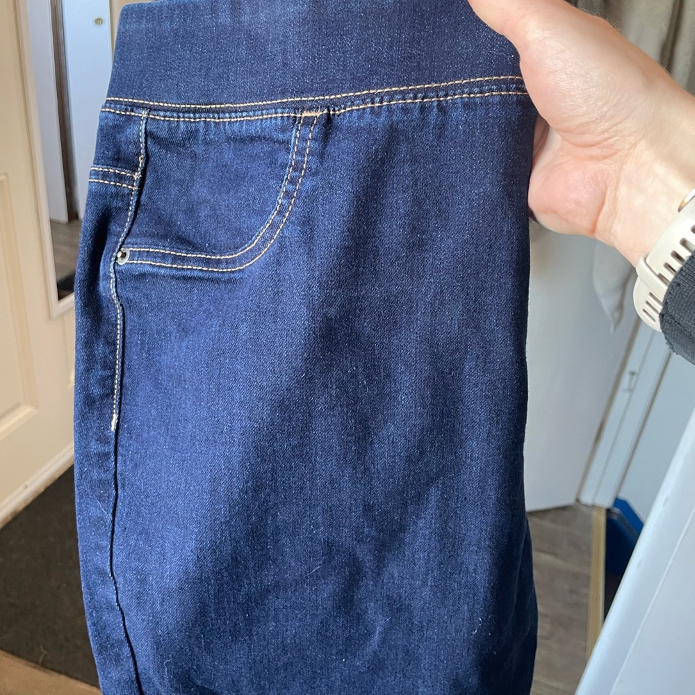 George brand dark wash capris with elastic waist